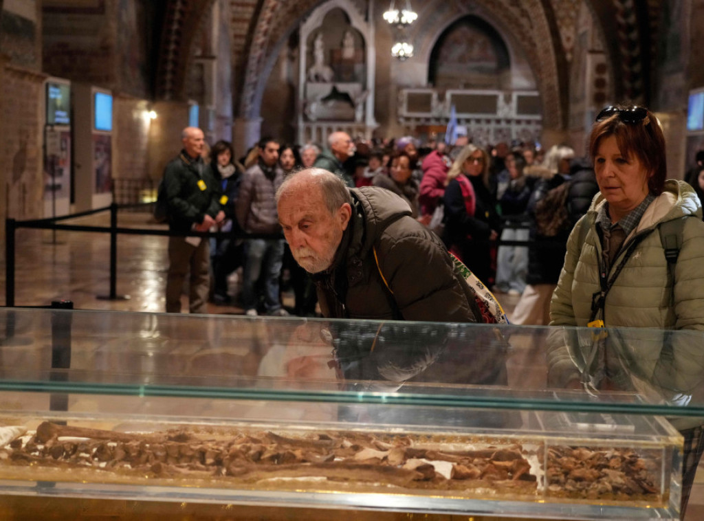 U  Asiziju izloženi ostaci Svetog Franje Asiškog povodom 800 godina od smrti