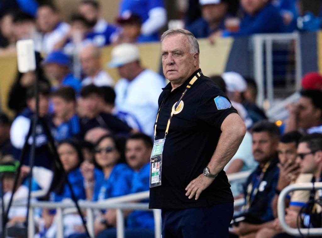 Dik Advokat nije više selektor fudbalske reprezentacije Kurasaa