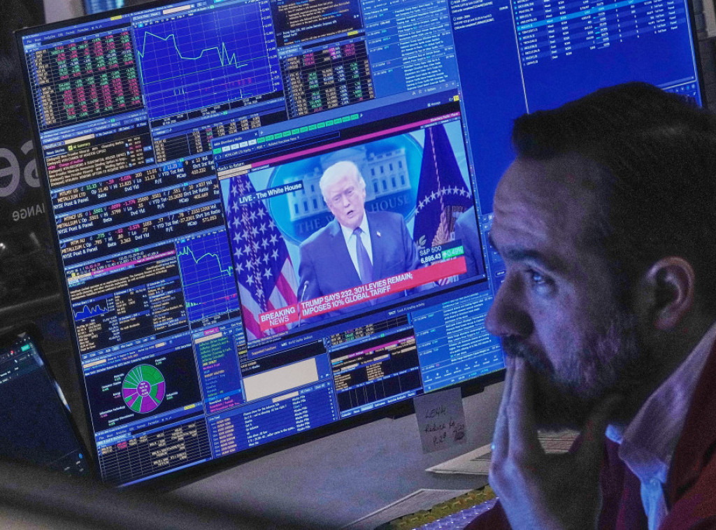 Američke akcije pale nakon što je Tramp najavio da povećava globalne carine