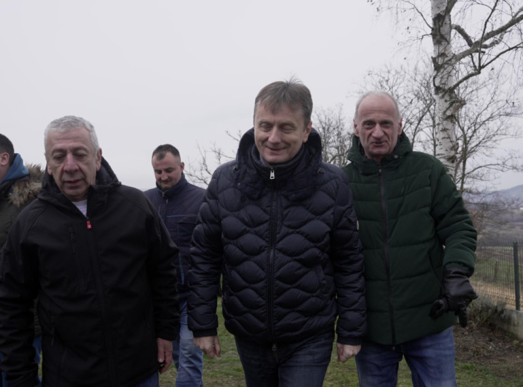 Ministar Glišić posetio selo Dučalovići: Probleme rešavati u direktnom kontaktu sa meštanima