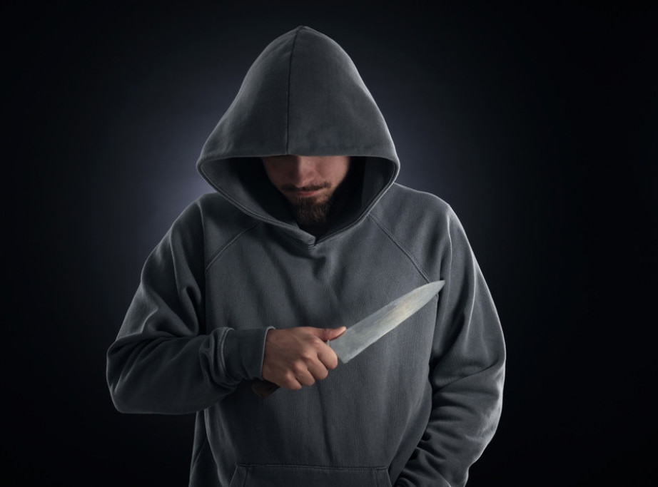 Studija: U Engleskoj najmanje dvoje dece mesečno bude ubijeno ubodima nožem