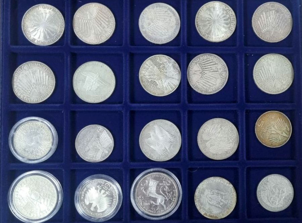 Carinici zaplenili neprijavljene dragocenosti, numizmatiku i narkotike