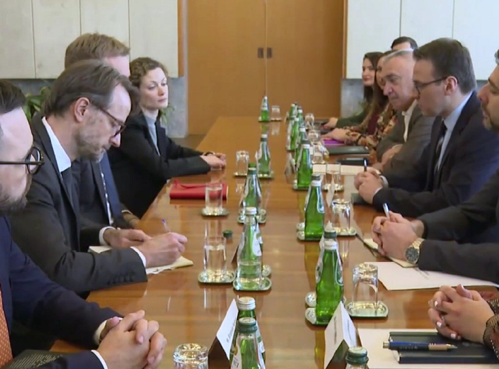 Petar Petković razgovarao sa Sorensenom: Diskriminatorski propisi Prištine ugrožavaju više od 10.000 Srba