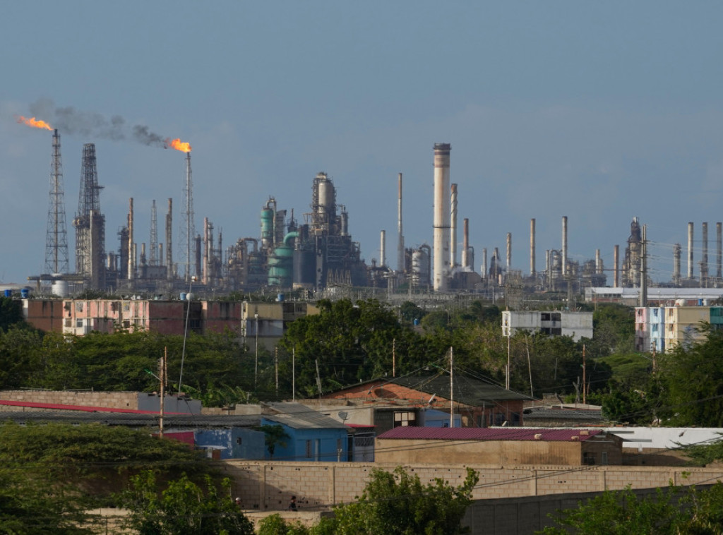 Ministarstvo finansija: SAD će dozvoliti preprodaju venecuelanske nafte Kubi