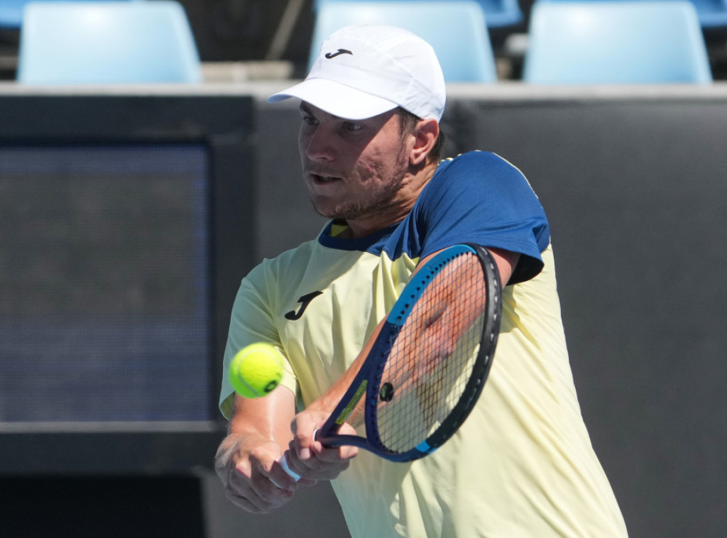 Kecmanovic beats Zverev to advance to Acapulco quarter-finals