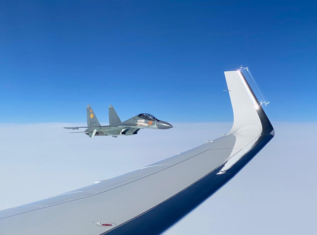 Vučić stigao u Astanu, tri aviona "SU 30" pratila avion predsednika