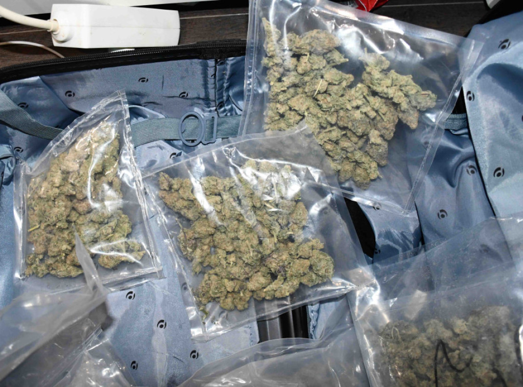 U Nišu uhapšen muškarac kod koga je pronađeno više od dva i po kilograma marihuane