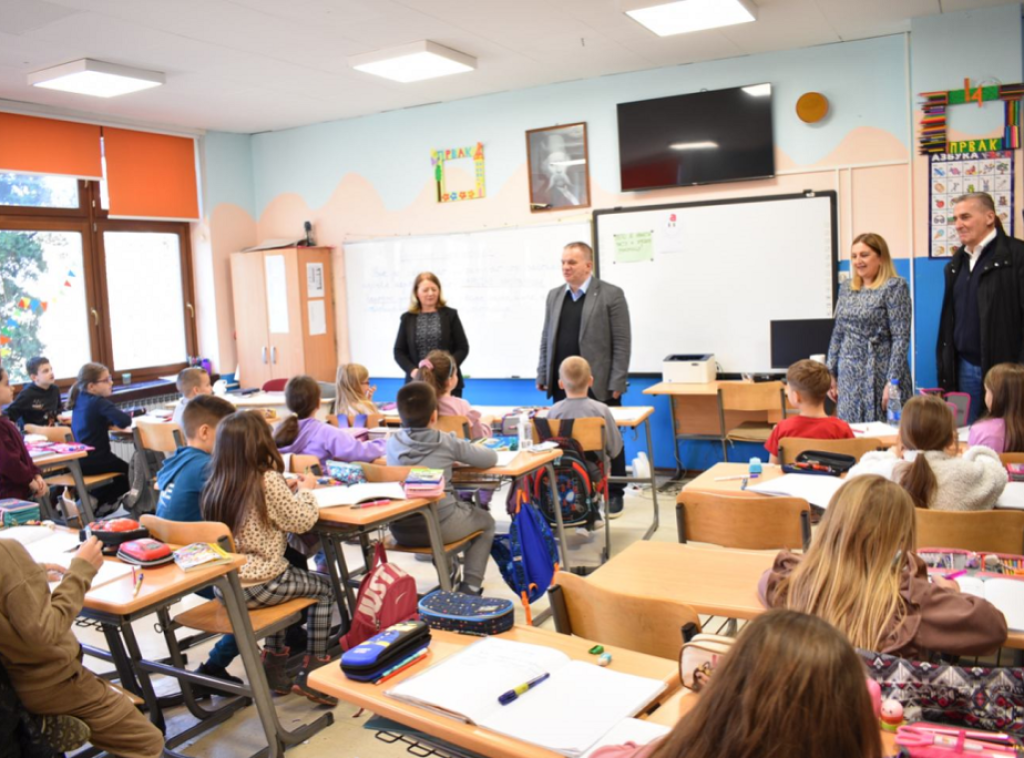 Dejan Vuk Stanković posetio OŠ Sveti Sava u Bajinoj Bašti, koja je uvela celodnevnu nastavu