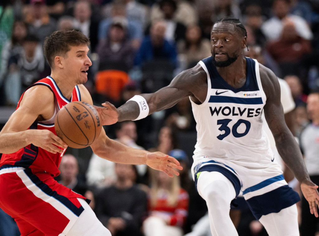 Srpski košarkaš Bogdan Bogdanović postigao osam poena u porazu Los Anđeles Klipersa