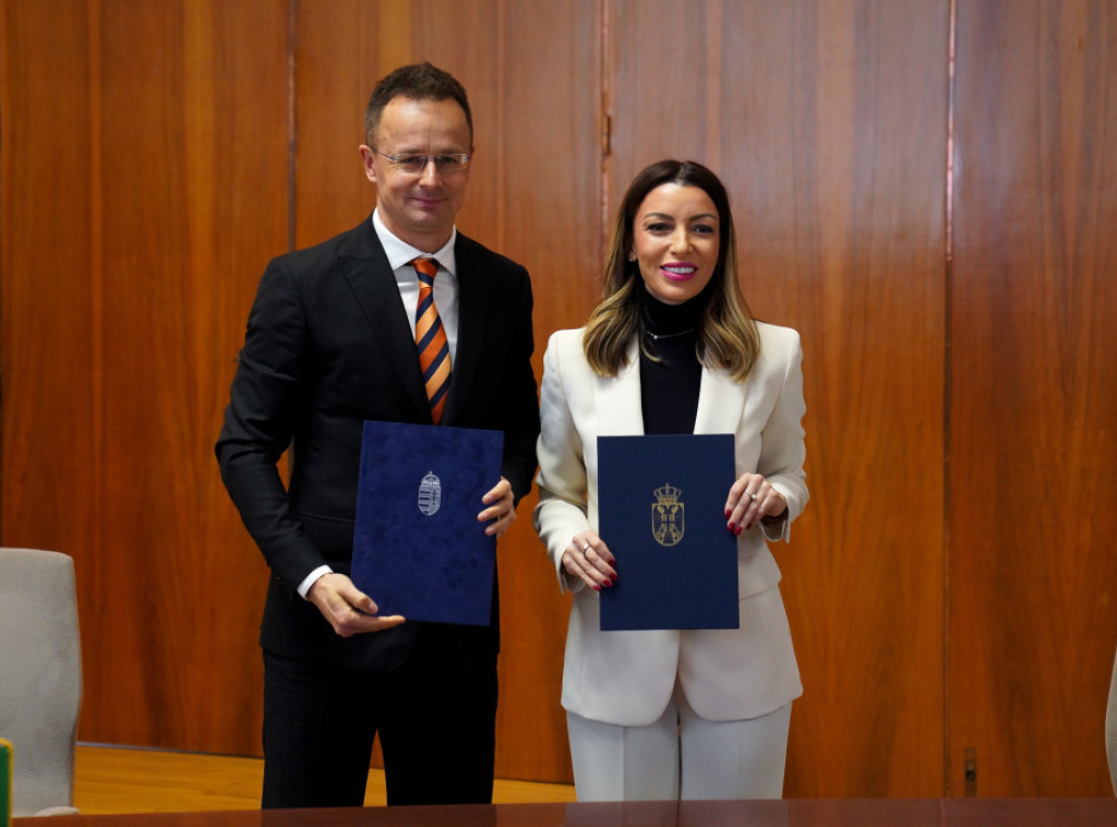 Serbian, Hungarian officials sign four documents