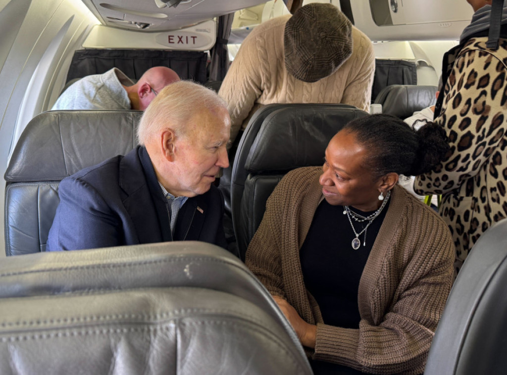 Bajden među brojnim putnicima na redovnom letu za Južnu Karolinu