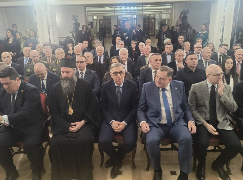 Obeležen Dan Republike Srpske i usvajanja Ustava RS; Mlađen Cicović: Važno je ostati svoj na svome