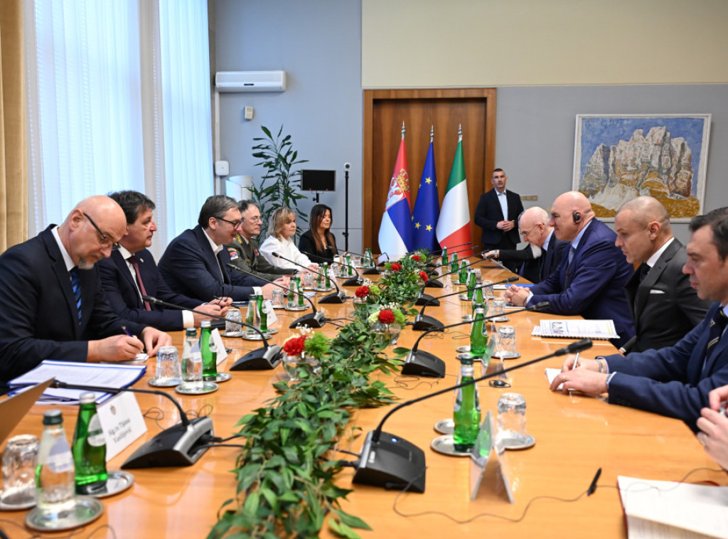 Predsednik Vučić razgovarao sa Krozetom o globalnim bezbednosnim izazovima i jačanju saradnje Srbije i Italije