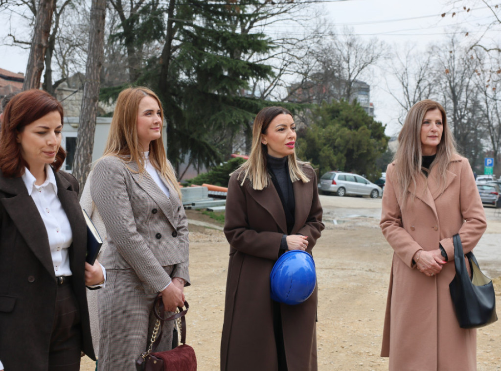 Adrijana Mesarović u Aranđelovcu obišla radove na rekonstrukciji hotela "Šumadija"