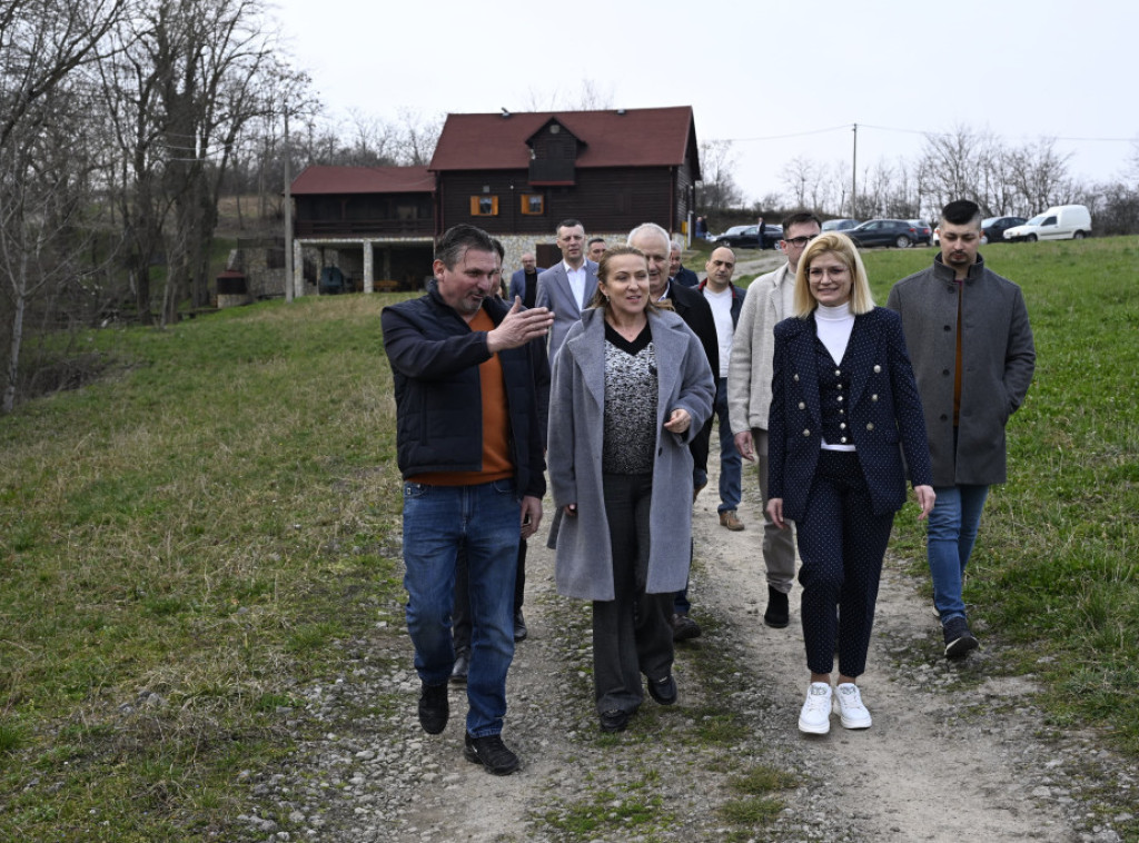 Paunović: Država nastavlja da podržava projekte koji doprinose ostanku mladih na selu