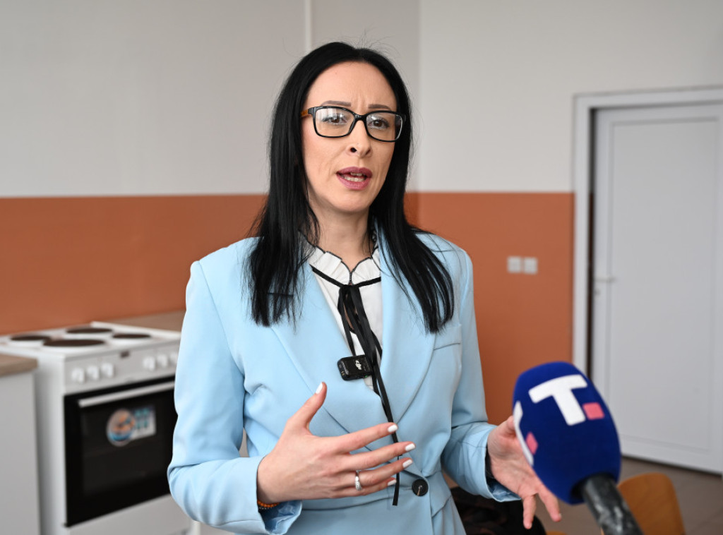 Žarić Kovačević obišla Ustanovu za decu Sremčica: Za udruženja osoba sa smetnjama 117,5 miliona dinara