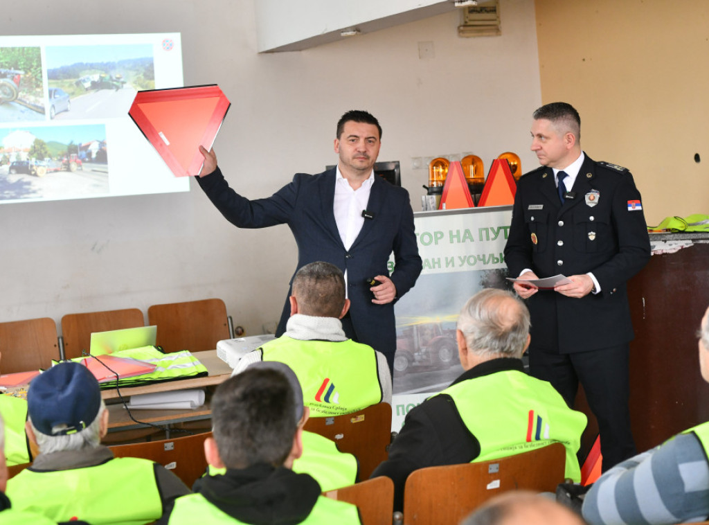 Agencija za bezbednost saobraćaja obeležila Dan bezbednosti saobraćaja u Aranđelovcu, realizovane brojne aktivnosti