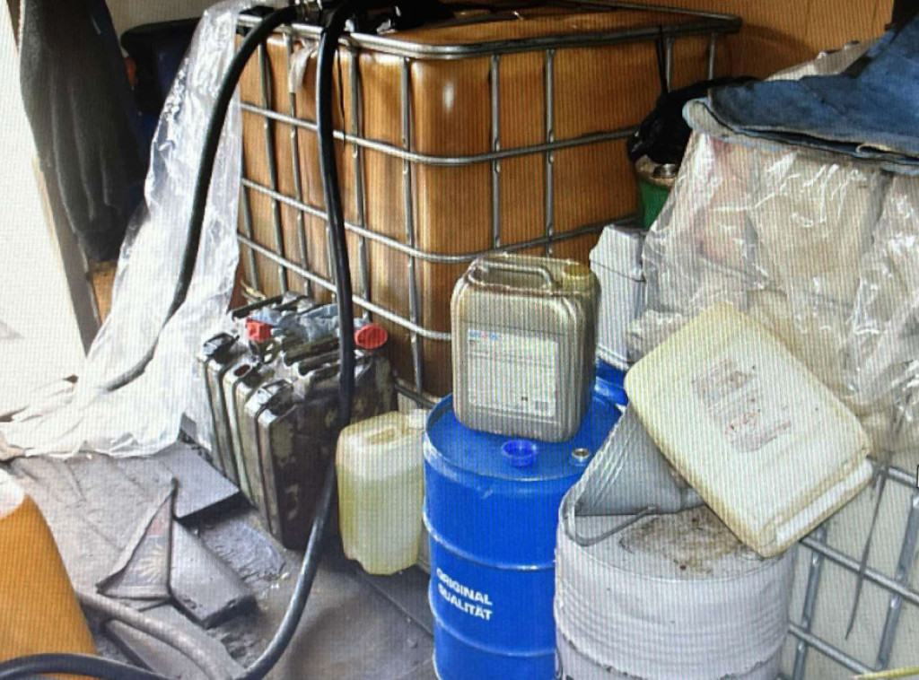 Policija u Aranđelovcu pronašla 920 litara goriva bez akciza, osumnjičena uhapšena