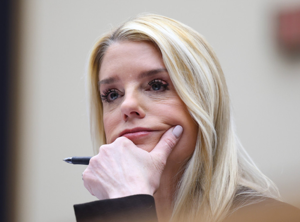 Pet republikanca podržalo zahtev demokrata da Bondi bude pozvana da svedoči o Epstinu