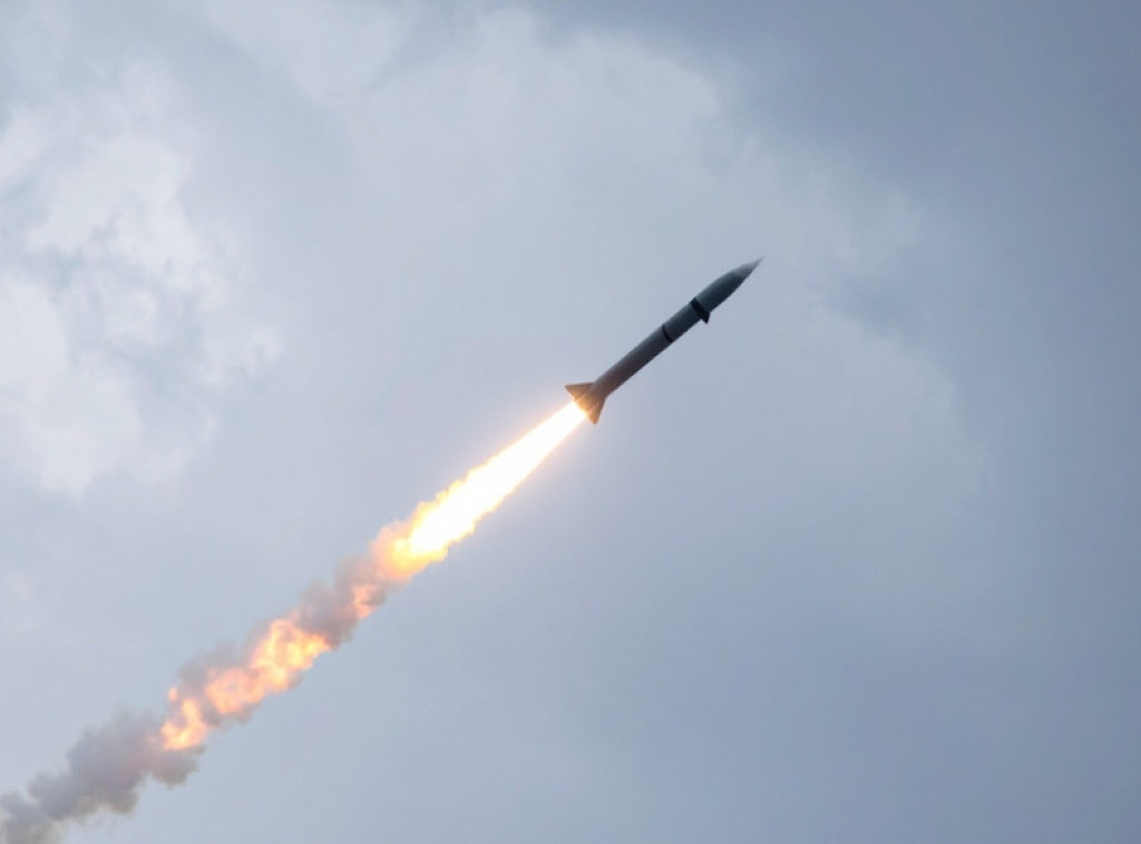 Izvori: Ukrajinski F-16 mesecima bez raketa američke proizvodnje