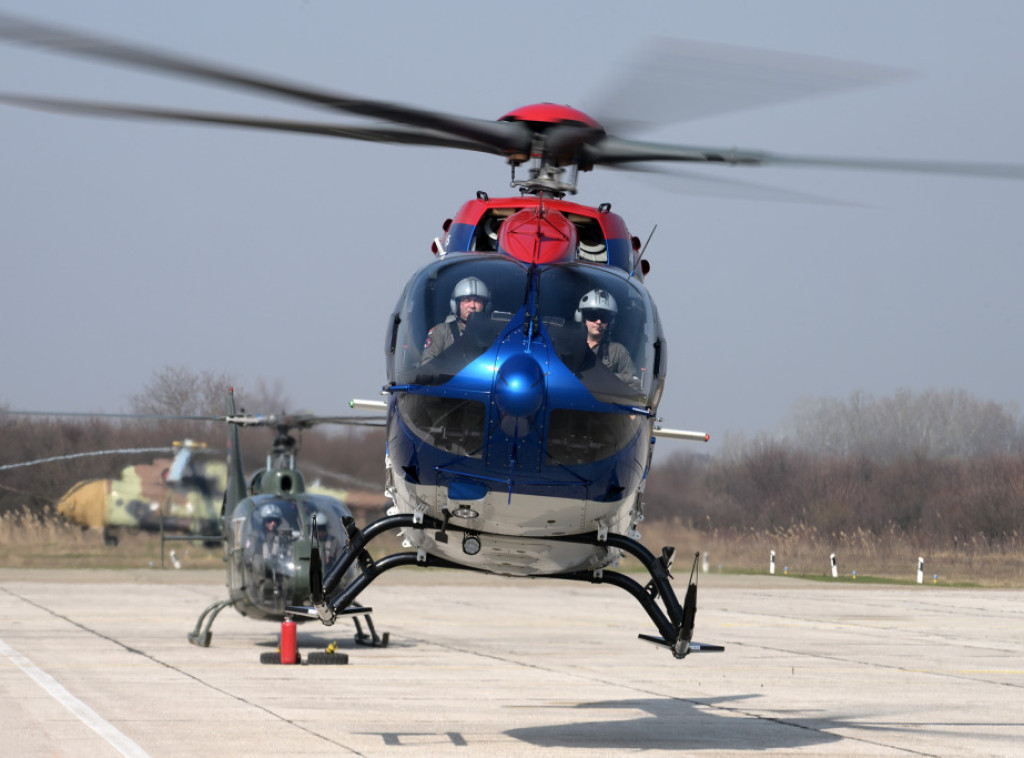 Letačka obuka pilota helikoptera Vojske Srbije na aerodromu u Batajnici