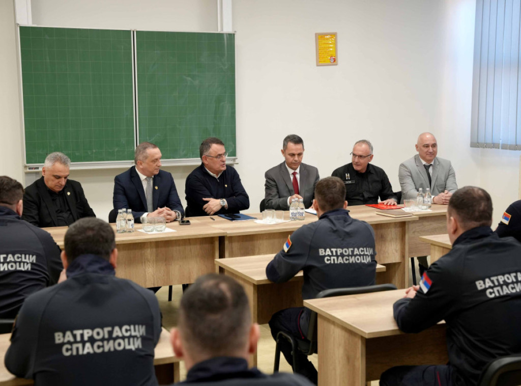 Vladan Zagrađanin obišao Policijsku stanicu i Vatrogasno-spasilačko odeljenje u Kladovu