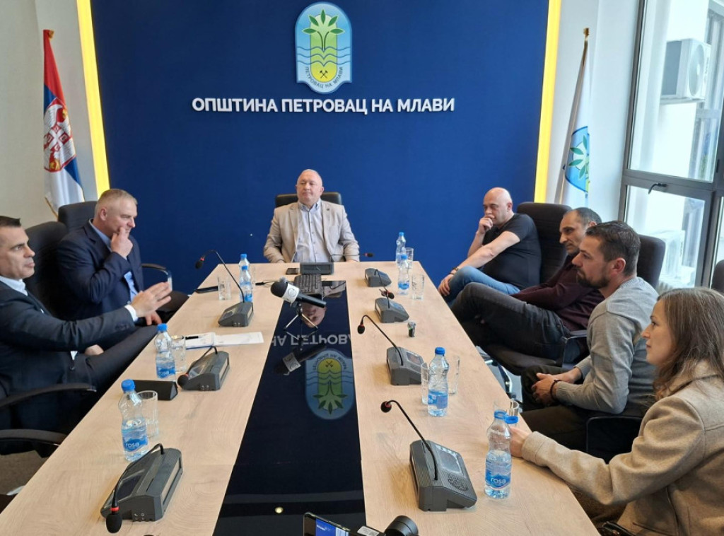 Ministar Milićević razgovarao sa građanima u Petrovcu na Mlavi o izazovima i unapređenju kvaliteta života