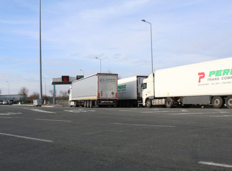 AMSS: Teretnjaci čekaju sat i po na ulazu u Srbiju na graničnom prelazu Preševo