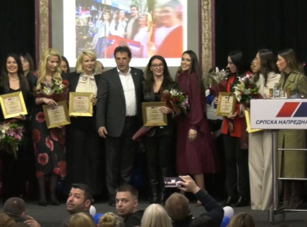 Bratislav Gašić uručio zahvalnice Mesarović, Kovačević i Pavkov na svečanosti Gradskog odbora SNS u Kruševcu