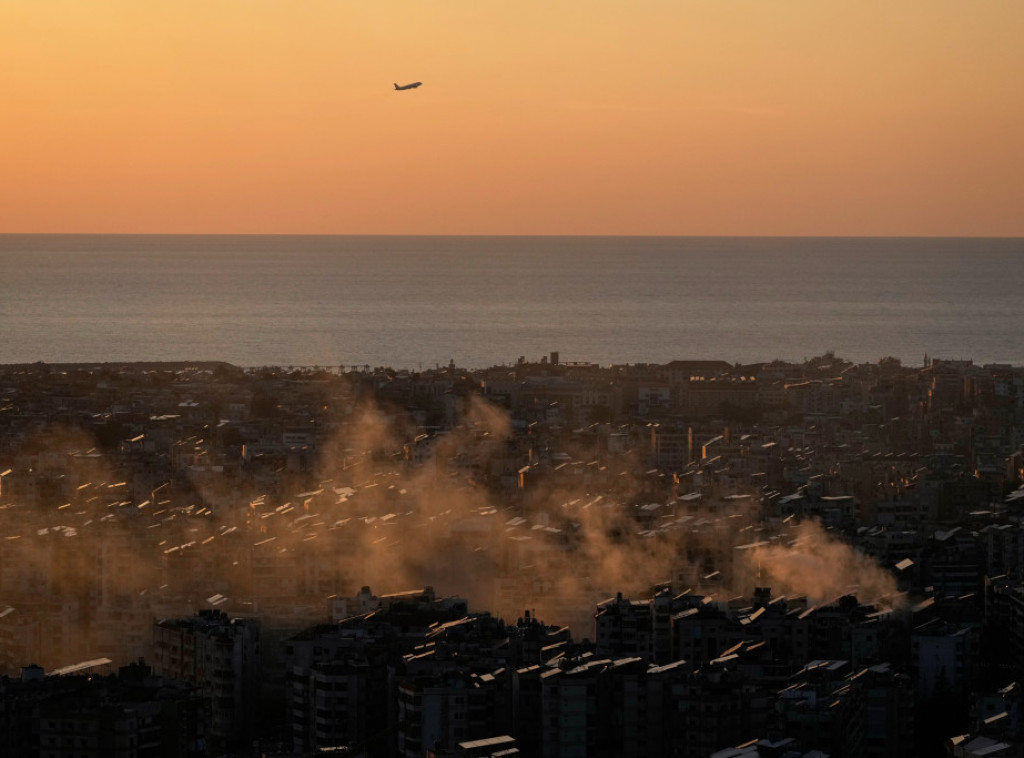 Hezbolah pozvao Izraelce da napuste gradove blizu granice; Izraelska vojska pogodila Bejrut tokom noći