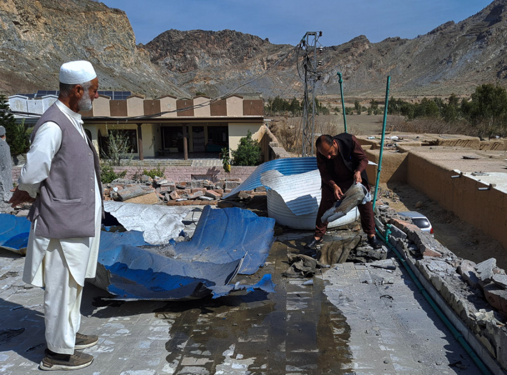 Pakistanske i avganistanske trupe u sukobu, UN tvrdi da je više od 100.000 raseljeno