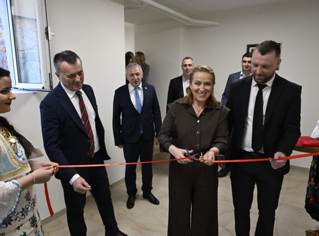 Ministarka Snežana Paunović otvorila renoviranu salu Skupštine opštine Ivanjica