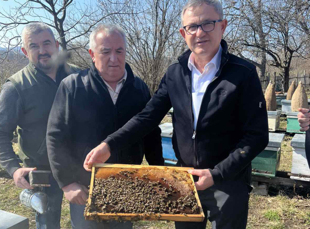 Glamočić u Boru: Država nastavlja snažnu podršku pčelarstvu i razvoju sela
