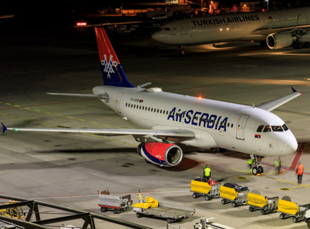 Avion Er Srbije iz Dubaija sleteo u Beograd sa oko 250 državljana Srbije