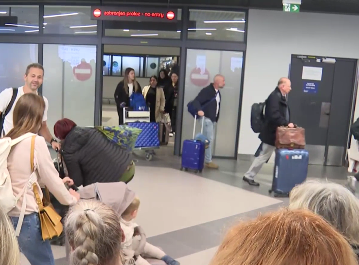 Avion Er Srbije iz Dubaija sleteo u Beograd sa oko 250 državljana Srbije