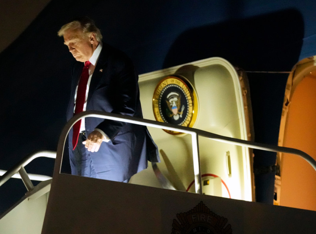 Tramp potvrdio da će prisustvovati primopredaji vojnika poginulih u Kuvajtu