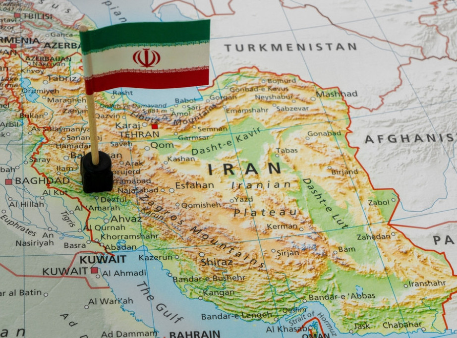 Rojters: Iran bi mogao da dozvoli brodovima da plove omanskom stranom Ormuza