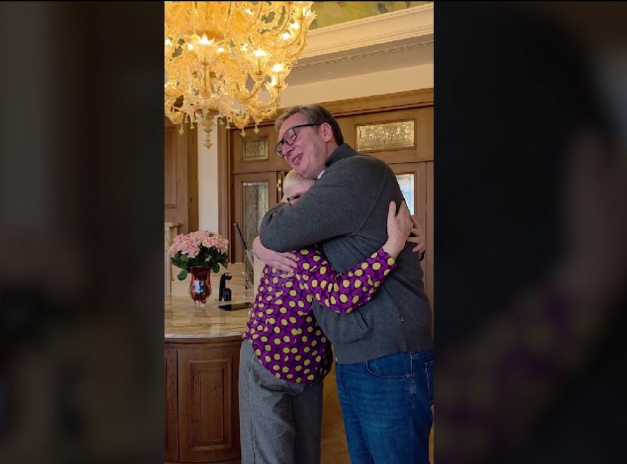 Predsednik Vučić sa zaposlenim ženama u Predsedništvu: Srećan sam što ih imam i beskrajno hvala