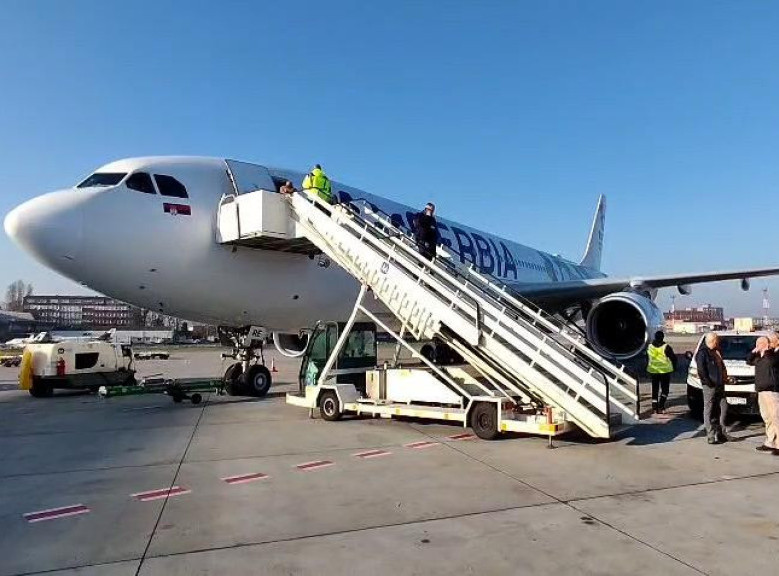Avion Er Srbije poleteo iz Beograda za Dubai, evakuisaće oko 260 srpskih državljana