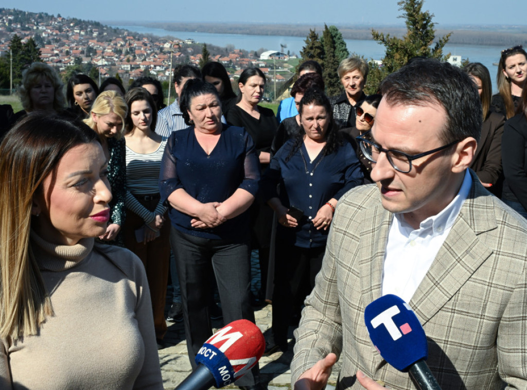 Petković i Mesarović razgovarali sa 35 preduzetnica o položaju žena u AP KiM