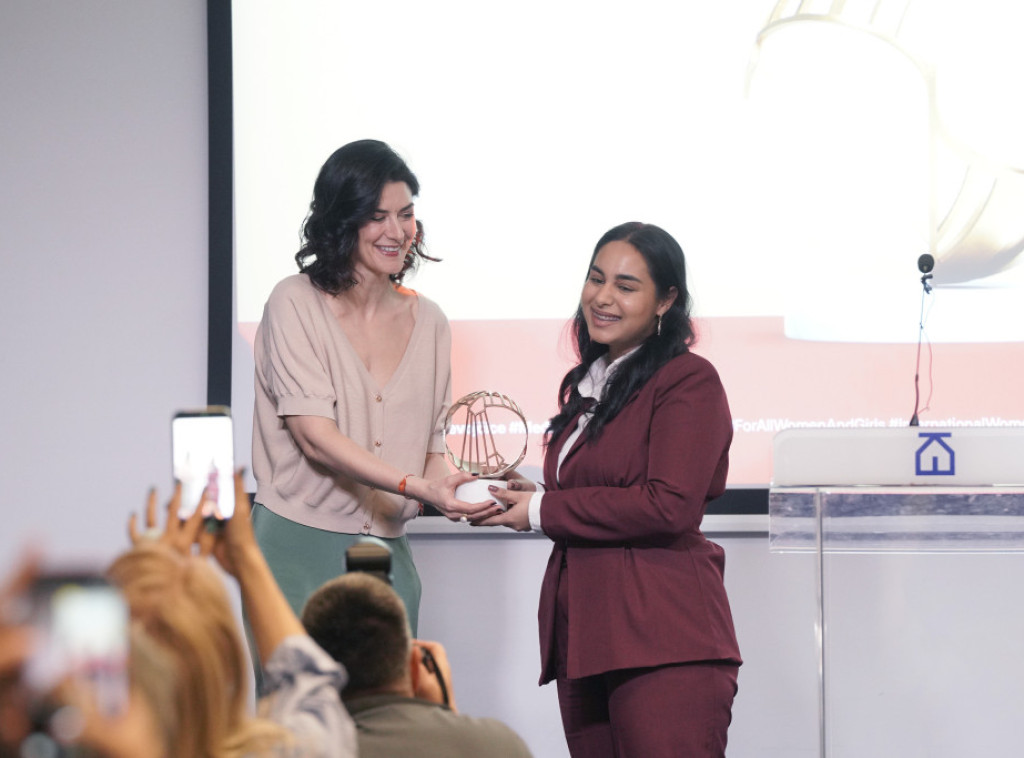 Godišnja nagrada "Dobrila" uručena Maji Simić za doprinos romskoj ženskoj zajednici