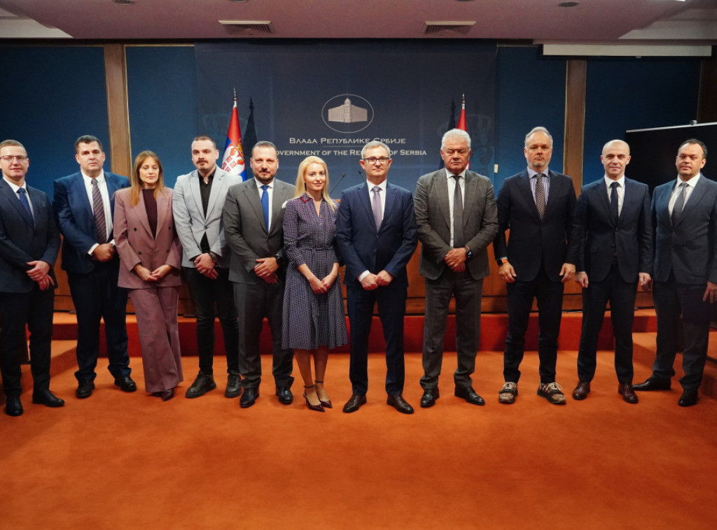 Dragan Glamočić uručio devet ugovora predstavnicima banaka za podršku kredita u agraru