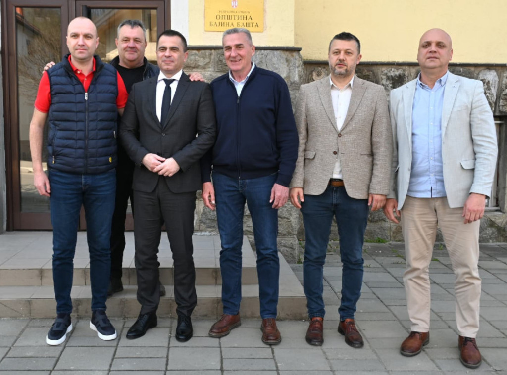 Đorđe Milićević sa predstavnicima lokalne samouprave u Bajinoj Bašti posetio Muzej ćirilice