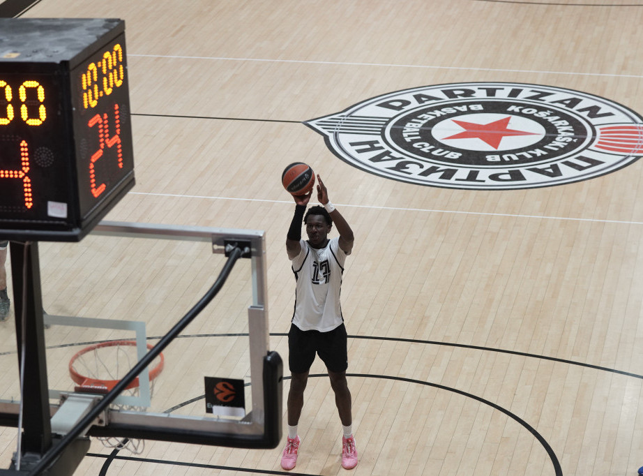 Košarkaši Partizana večeras gostuju Virtusu u 31. kolu Evrolige