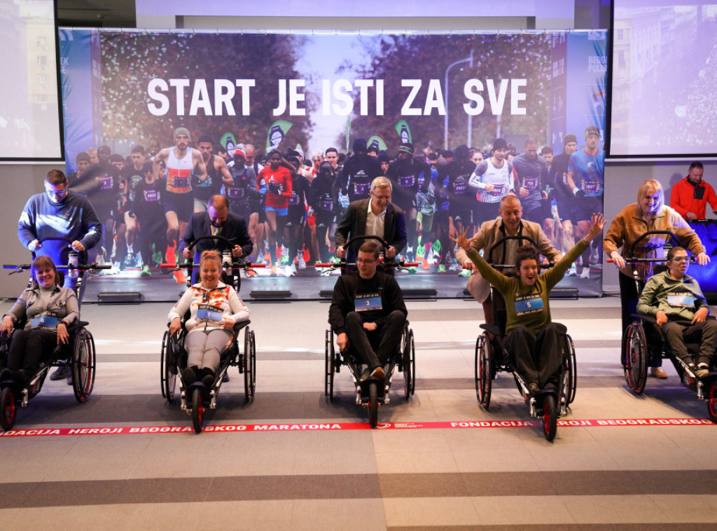 "Heroji Beogradskog maratona" poklonili trkačka kolica Sportskom savezu osoba sa invaliditetom