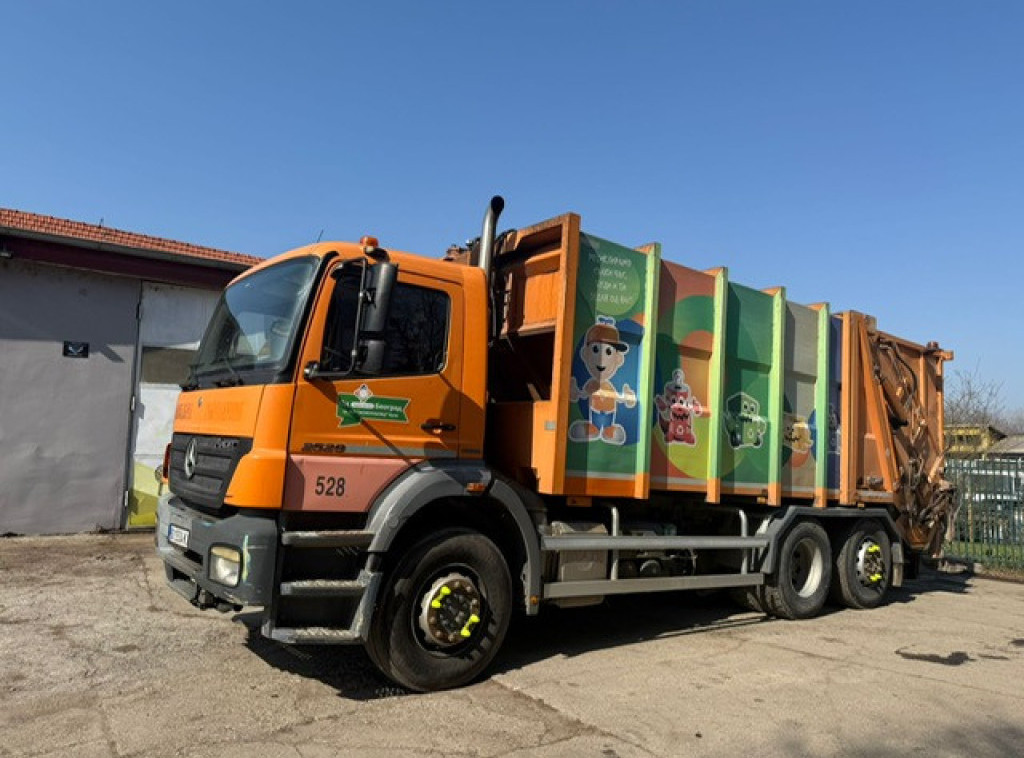 Javno komunalno preduzeće "Gradska čistoća" Beograd doniralo vozilo "Komunalcu" iz Kule