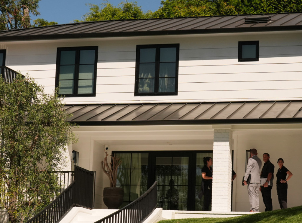 Osumnjičena za pucnjavu ka kući Rijane optužena za pokušaj ubistva