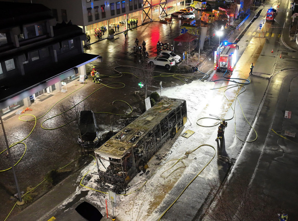 Muškarac sa psihičkim problemima izazvao požar autobusa u Švajcarskoj