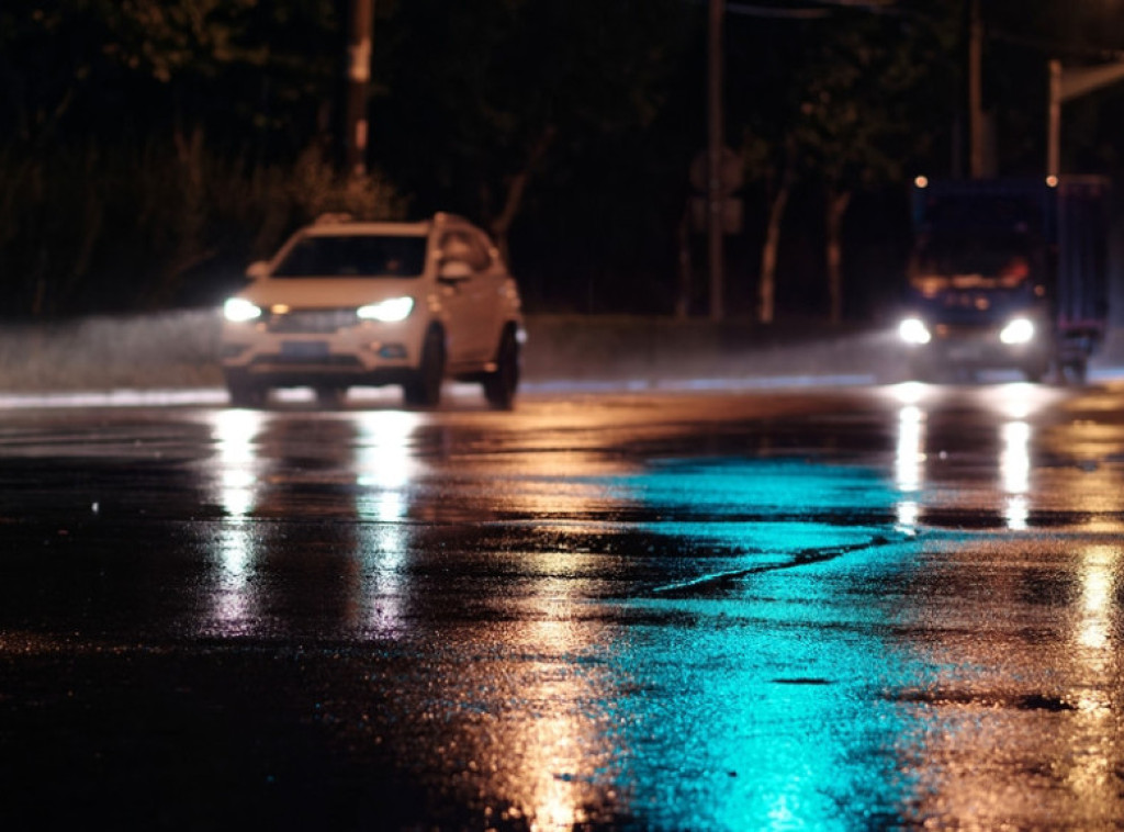 AMSS: Uslovi za vožnju skoro idealni, oprez u večernjim satima zbog vlažnih kolovoza