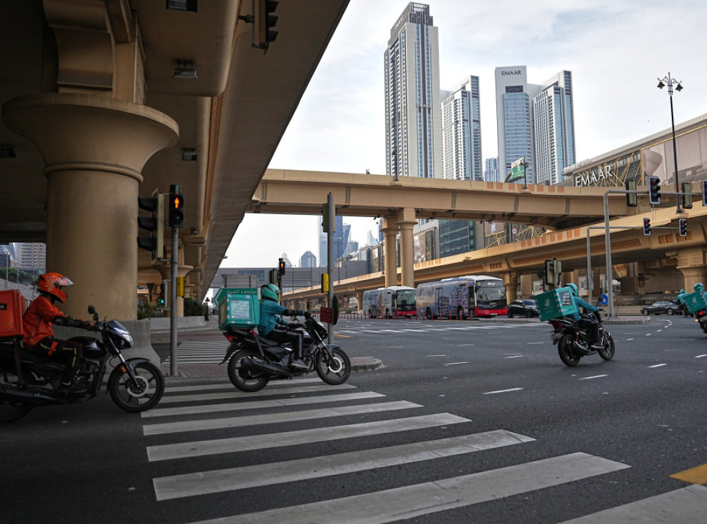 Vazdušni napad Irana na Ujedinjene Arapske Emirate, PVO obara rakete i dronove